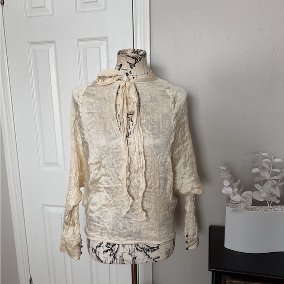 L'AGENCE 100% Silk Vintage Cream Tie-Neck Blouse cuffed sleeves crinkle Sz 1
